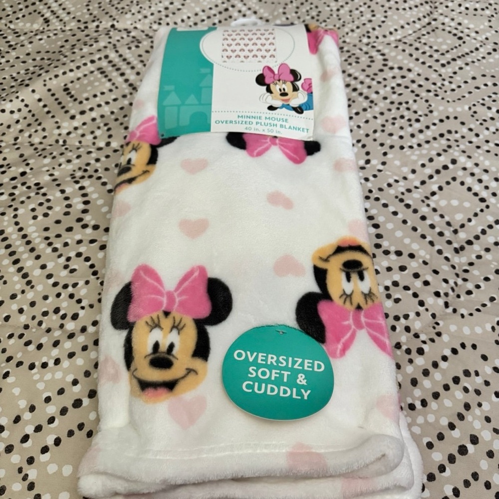 Minnie Mouse Oversized Plush Blanket